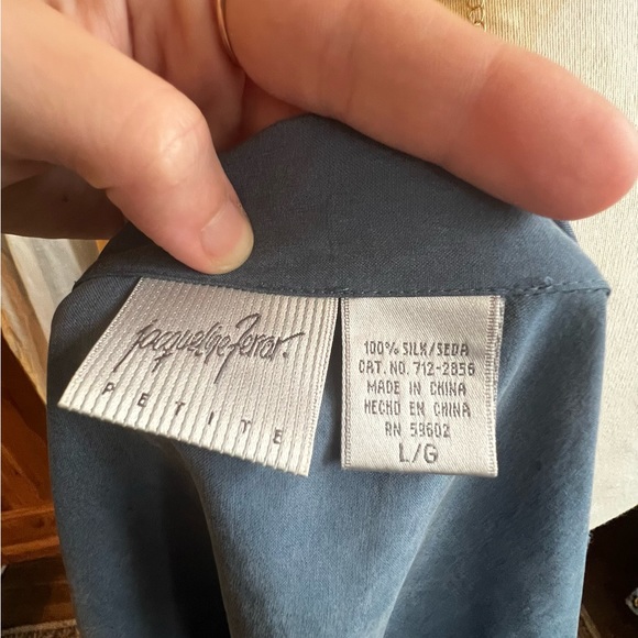 100% Silk Top 🛍 4/$15 Bundle and Save!📦 - Picture 4 of 4